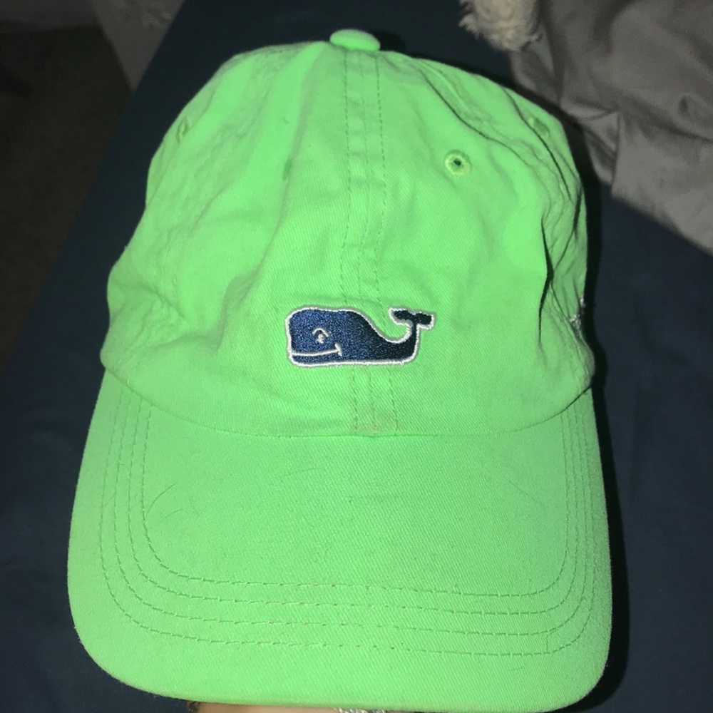 neon green vineyard vines hat!!